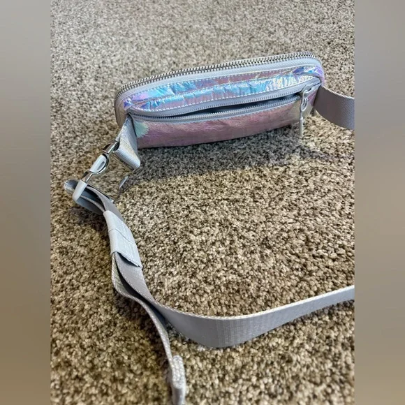 NWOT Lululemon 1L Iridescent Belt Bag - Picture 3 of 4